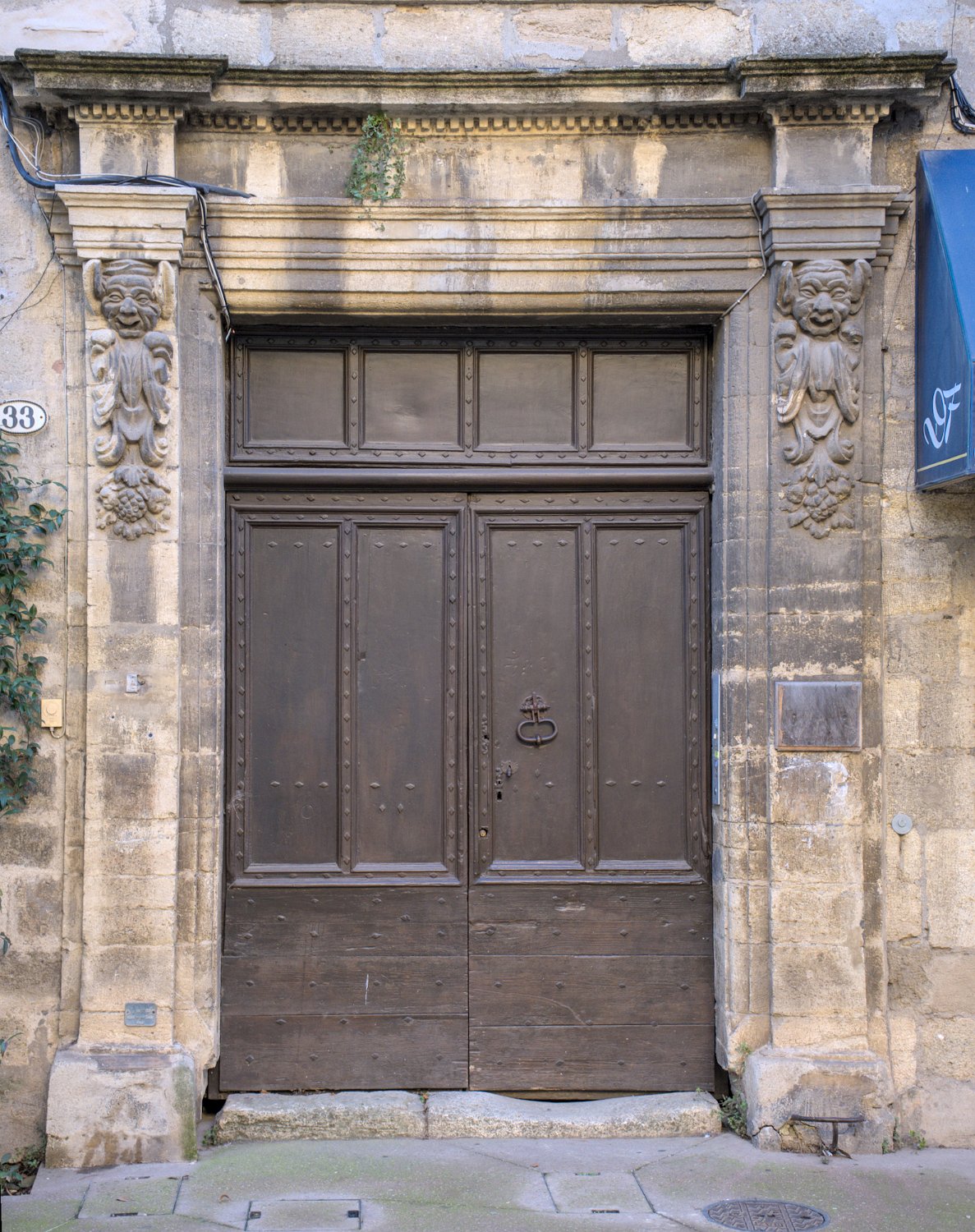 Porte de l'hôtel de Latude (XVIIè siècle)
