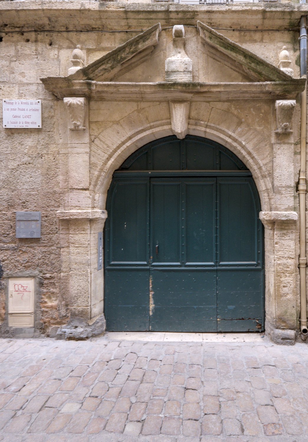 Porte de l'hôtel de Carrion-Nizas